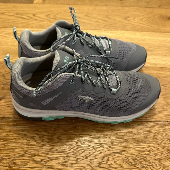 keen womens waterproof hiking shoes